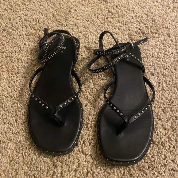 Studded flat sandals - Picture 6 of 9